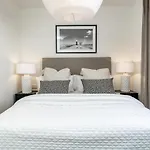 Inf2.7e- By Roomservices Lägenhet