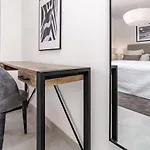 Inf2.7e- By Roomservices Lägenhet
