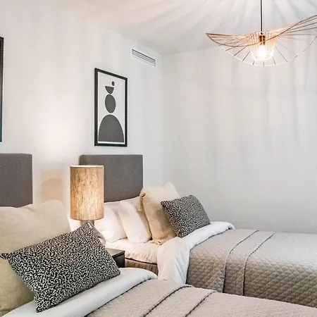 Inf27e- By Roomservices Apartment