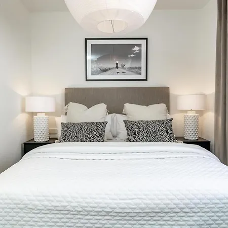 Inf27e- By Roomservices Apartment