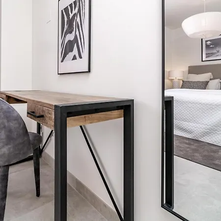 Inf27e- By Roomservices Apartment