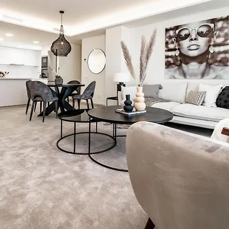 Inf2.7e- By Roomservices * Estepona