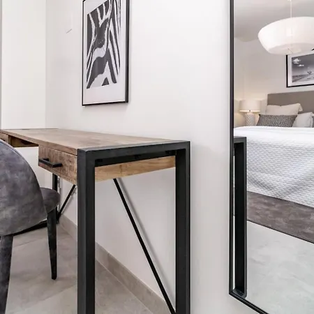 Inf27e- By Roomservices شقة إِستيبونا