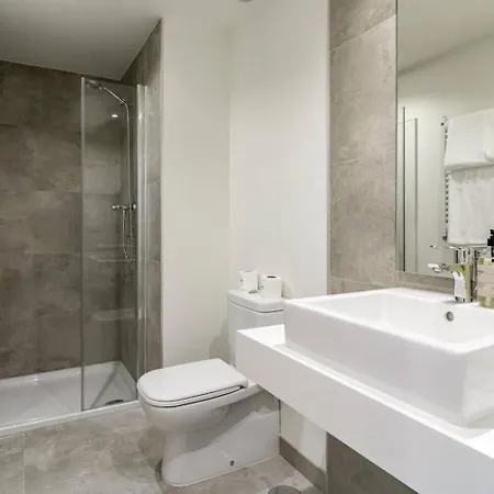 Inf27e- By Roomservices شقة إِستيبونا