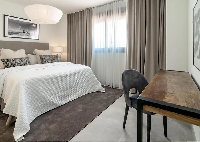 Inf2.7e- By Roomservices