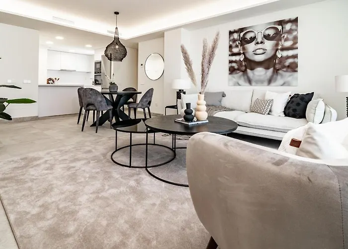 Inf2.7e- By Roomservices * Estepona