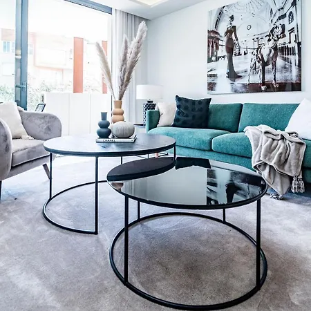 Inf27e- By Roomservices Daire